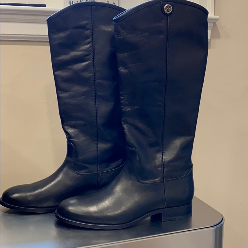 NWOT Frye Melissa Button Boot 2